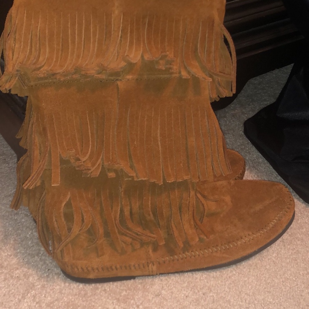 Winter boots with fridges
